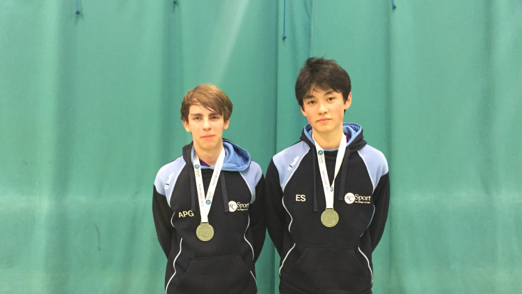 <p>Andy Grant and Sam Allen Tao with their silver medals</p>