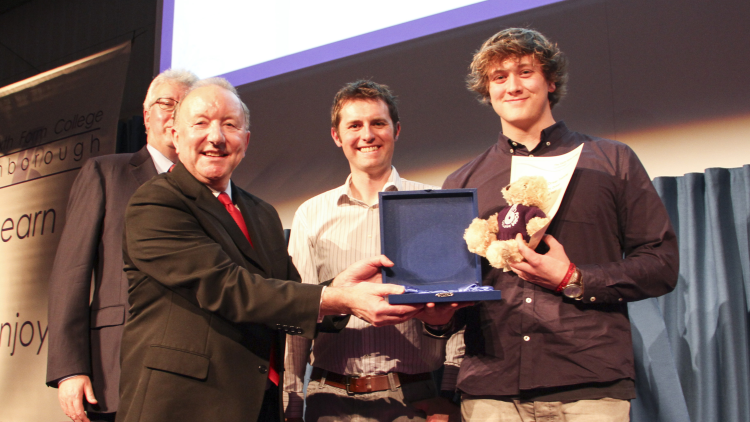 <p>&nbsp;Robert Tillier from Accelerate Driver Training presenting Philip Roberts with his award</p>