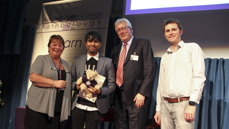 <p>&nbsp;Ranit Ghosh with his Community Matters Partnership Project Student Volunteer of the Year Award</p>